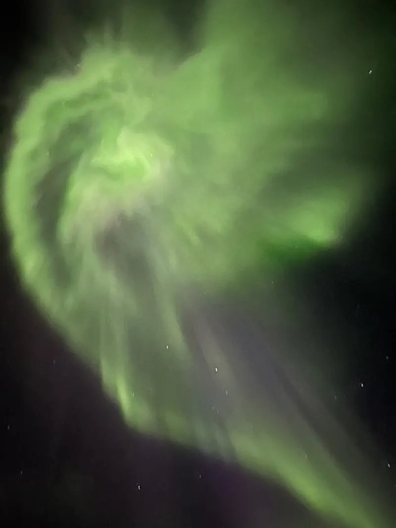 Nordlys i virvlende former